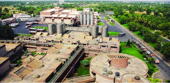 Banas Dairy to invest Rs 2,100 crore in Gujarat, signs MoU