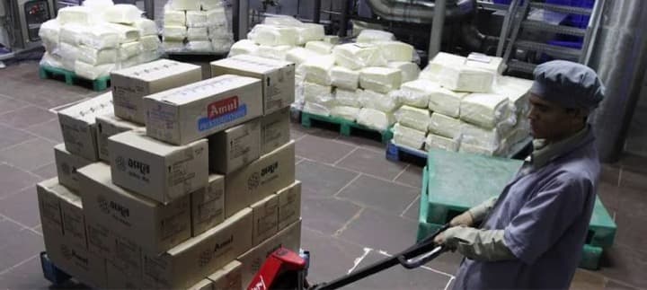 36 lakh dairy farmers get Rs 200 crore from GCMMF daily