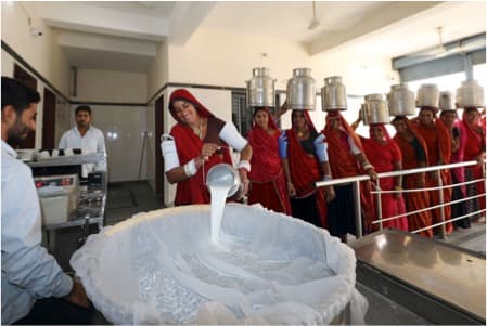 Amul announces Rs. 1 per liter incentive for milk producers who vote