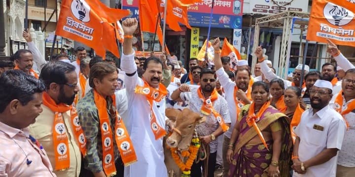 Manchar: Dairy Farmers Demands ₹40 per Liter Milk Guarantee Price