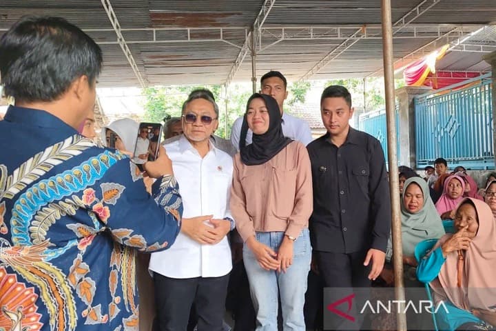 Local milk purchase is mandatory for importers: Minister Hasan